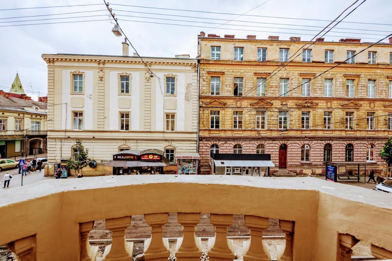 Семейные апартаменты в центре Львова с балконом Экстерьер фото